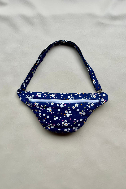 Sac banane "Fleurie" - Sac banane femme à motifs fleurs bleu marine