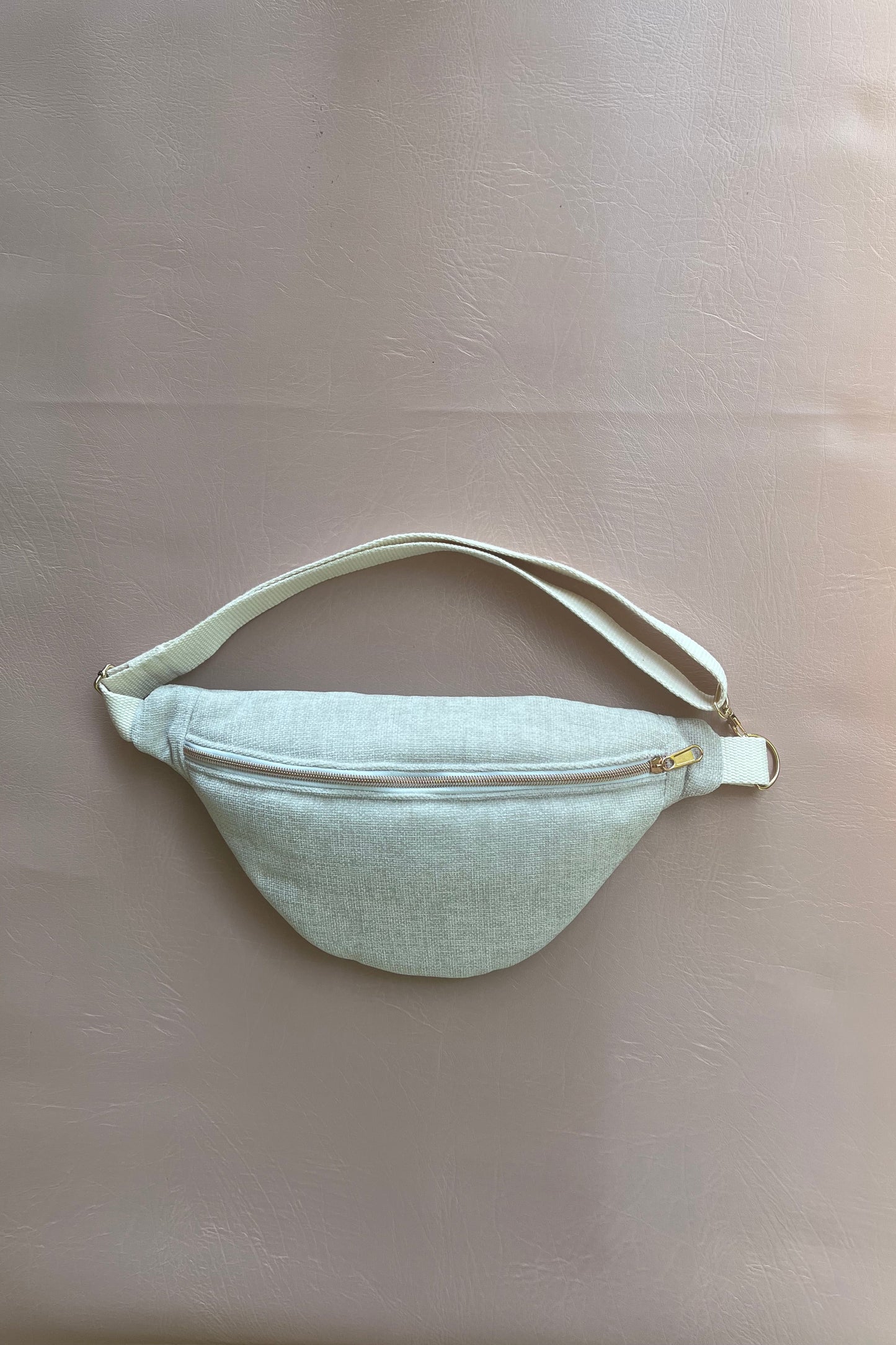 Sac banane "Dune" - sac banane femme crème texturé, chic minimaliste et touche léopard